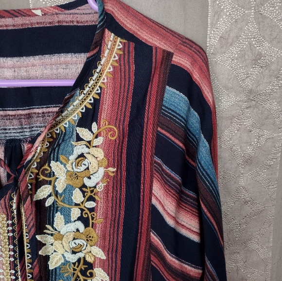 💎 Savanna Jane Women's Top Flowy Embroidered Floral Striped - Picture 12 of 14
